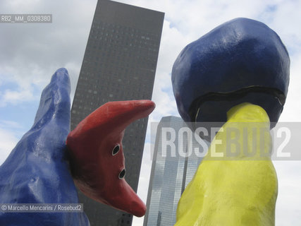 Paris, Esplanade de la Défense. Personnages by Joan Miró (1976) - ©Marcello Mencarini/Rosebud2