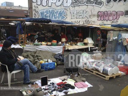Paris, 2014. Montreuil flea market / Parigi, 2014. Mercato delle pulci di Montreuil - ©Marcello Mencarini/Rosebud2