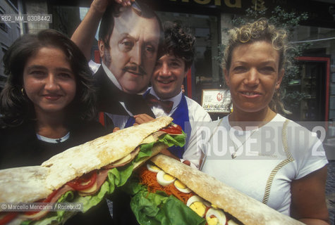Pesaro, Rossini Opera Festival 1997. Rossini sandwich at the Harnolds bar / Pesaro, Rossini Opera Festival 1997. Il panino Rossini allHarnolds bar - ©Marcello Mencarini/Rosebud2