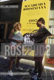 Pesaro, Rossini Opera Festival 1997. Musicians in front of the Teatro Sperimentale, seat of the Accademia Rossiniana / Pesaro, Rossini opera Festival 1997. Musicisti davanti al Teatro Sperimentale, sede dellAccademia rossiniana - ©Marcello Mencarini/Rosebud2