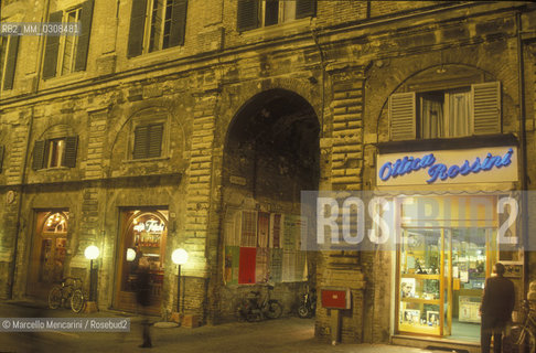 Pesaro, 1997. Palazzo Baviera in  Piazza del popolo - ©Marcello Mencarini/Rosebud2