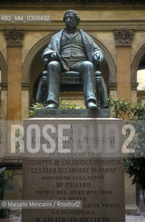 Pesaro, about 1985. Bronze statue of Gioacchino Rossini by Carlo Marochetti in the first courtyard of the Conservatory / Pesaro, 1985 circa. Statua bronzea di Gioacchino Rossini opera di Carlo Marochetti nel primo cortile del Conservatorio - ©Marcello Mencarini/Rosebud2