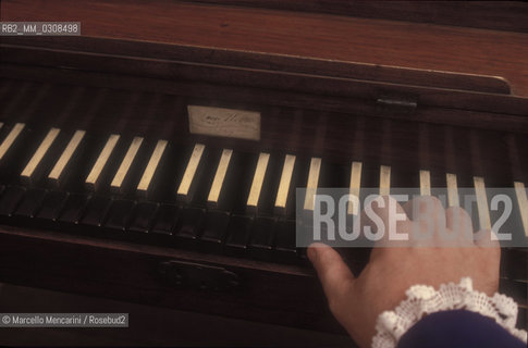 Pesaro, about 1985. Spinet in the birthplace of composer Gioacchino Rossini (detail) / Pesaro, 1985 circa. Spinetta nella casa Natale del compositore Gioacchino Rossini (dettaglio) - ©Marcello Mencarini/Rosebud2