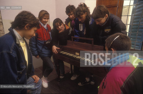 Pesaro, about 1985. Spinet in the birthplace of composer Gioacchino Rossini / Pesaro, 1985 circa. Spinetta nella casa natale del compositore Gioacchino Rossini - ©Marcello Mencarini/Rosebud2