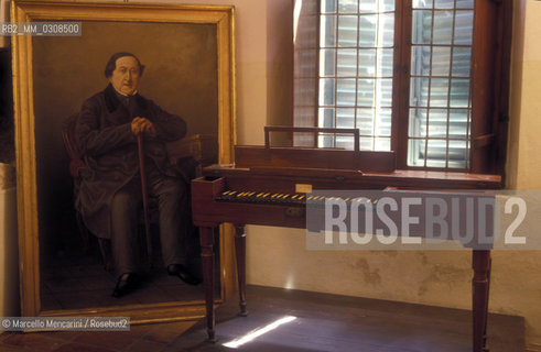 Pesaro, about 1985. Portrait of the composer Gioacchino Rossini next to his spinet in his birthplace / Pesaro, 1985 circa. Ritratto del compositore Gioacchino Rossini accanto alla sua spinetta nella sua casa natale - ©Marcello Mencarini/Rosebud2