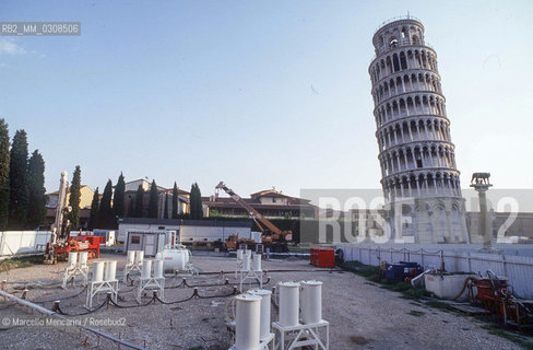 Reinforcement works of the Pisa leaning tower, 1993 / Lavori di consolidamento della Torre di Pisa, 1993 - ©Marcello Mencarini/Rosebud2
