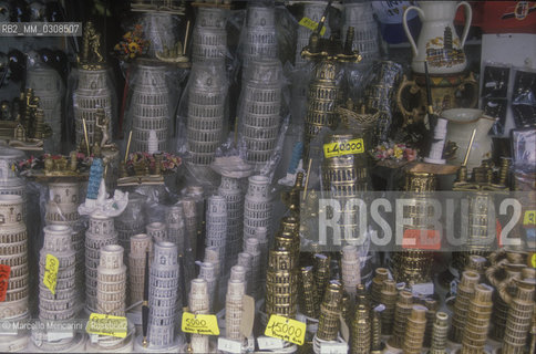Pisa leaning tower souvenirs / Souvenirs della Torre di Pisa - ©Marcello Mencarini/Rosebud2