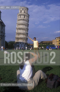 Tourists photographing the Pisa leaning tower / Turisti che fotografano la torre di Pisa - ©Marcello Mencarini/Rosebud2