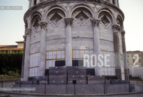 Reinforcement works of the Pisa leaning tower, 1993 / Lavori di consolidamento della Torre di Pisa, 1993 - ©Marcello Mencarini/Rosebud2