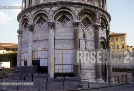 Reinforcement works of the Pisa leaning tower, 1993 / Lavori di consolidamento della Torre di Pisa, 1993 - ©Marcello Mencarini/Rosebud2