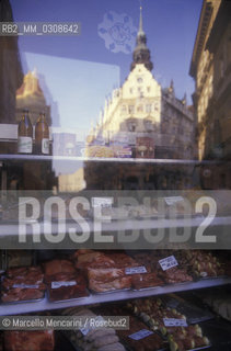PRAGUE, 1987. Butchers shop window / PRAGA, 1987. Vetrina di una macelleria - ©Marcello Mencarini/Rosebud2