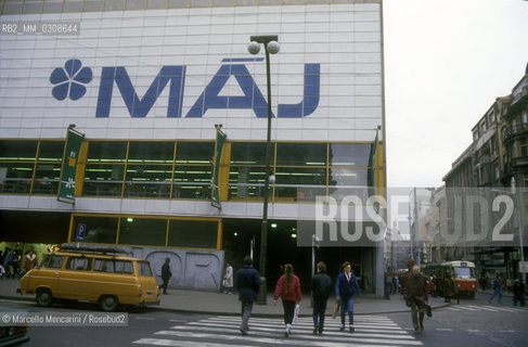 PRAGUE, 1987. Maj department stores / PRAGA, 1987. Grandi magazzini Maj - ©Marcello Mencarini/Rosebud2
