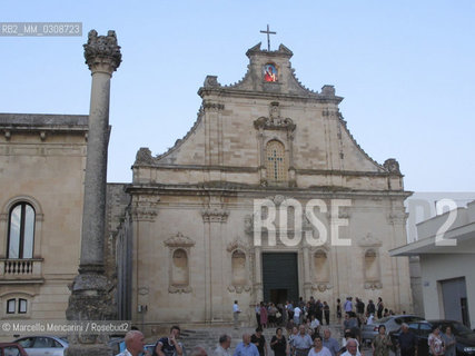 Muro Leccese, Puglia. Chiesa dellannunziata e colonna dei quattro evangelisti in piazza del popolo - ©Marcello Mencarini/Rosebud2