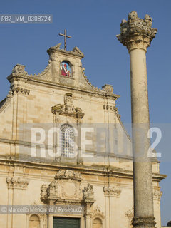 Muro Leccese, Puglia. Chiesa dellAnnunziata e colonna dei quattro evangelisti - ©Marcello Mencarini/Rosebud2
