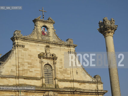 Muro Leccese, Puglia. Chiesa dellAnnunziata e colonna dei quattro evangelisti - ©Marcello Mencarini/Rosebud2