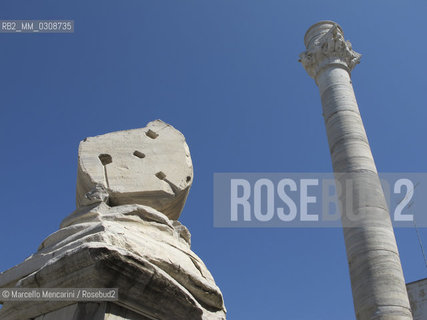Brindisi, colonne di epoca romana che segnano la fine della via Appia - ©Marcello Mencarini/Rosebud2