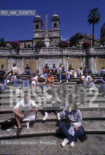 Rome, about 1990. Trinità dei Monti and Spanish Steps / Roma, 1990 circa. Trinità dei Monti e scalinata di piazza di Spagna - ©Marcello Mencarini/Rosebud2