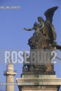 Romae, The Thought, statue by  Giulio Monteverde on Altare della Patria or Vittoriano (Altar of the Fatherland or Monument to Victor Emmanuel II) / Roma, gruppo scultoreo Il Pensiero di Giulio Monteverde sullAltare della Patria - ©Marcello Mencarini/Rosebud2