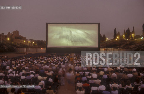 Roma, 1982. Rassegna cinematografica Massenzio al Circo Massimo, nellambito delle manifestazioni dellEstate romana ideata dallassessore alla cultura Renato Nicolini / Rome, 1982. Film review Maxentius at Circus Maximus, part of the events of Estate romana (Summer in Rome), a festival created by Councillor for Culture Renato Nicolini - ©Marcello Mencarini/Rosebud2