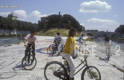 Rome, about 1990. Tiber Island / Roma, 1990 circa. isola tiberina - ©Marcello Mencarini/Rosebud2