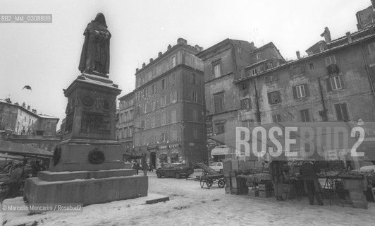 January 6, 1985. Snow in Rome: Campo dei Fiori / 6 gennaio 1985. Neve a Roma: Campo dei fiori - ©Marcello Mencarini/Rosebud2