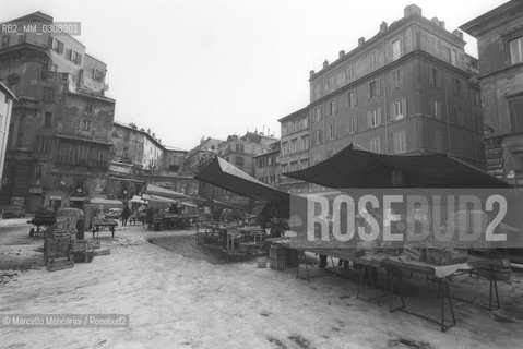 January 6, 1985. Snow in Rome: Campo dei Fiori / 6 gennaio 1985. Neve a Roma: Campo dei fiori - ©Marcello Mencarini/Rosebud2