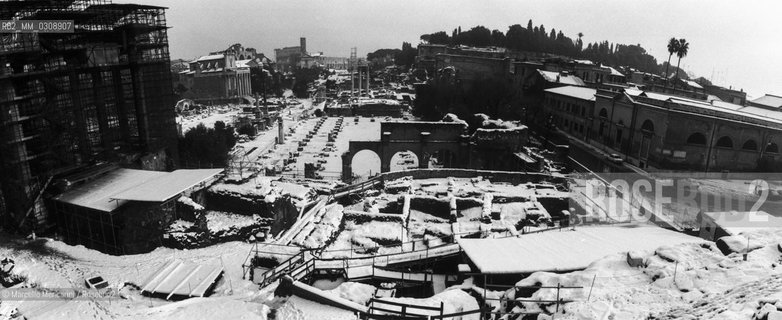 January 6, 1985. Snow in Rome: the Roman Forum / 6 gennaio 1985. Neve a Roma: il foro romano - ©Marcello Mencarini/Rosebud2