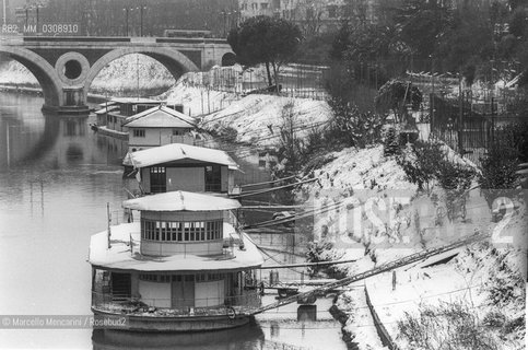 January 6, 1985. Snow in Rome: the river Tiber / 6 gennaio 1985. Neve a Roma: il fiume Tevere - ©Marcello Mencarini/Rosebud2