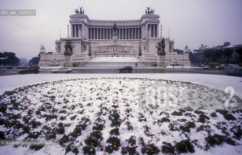January 6, 1985. Snow in Rome: Altar of the Fatherland / 6 gennaio 1985. Neve a Roma: Altare della patria - ©Marcello Mencarini/Rosebud2