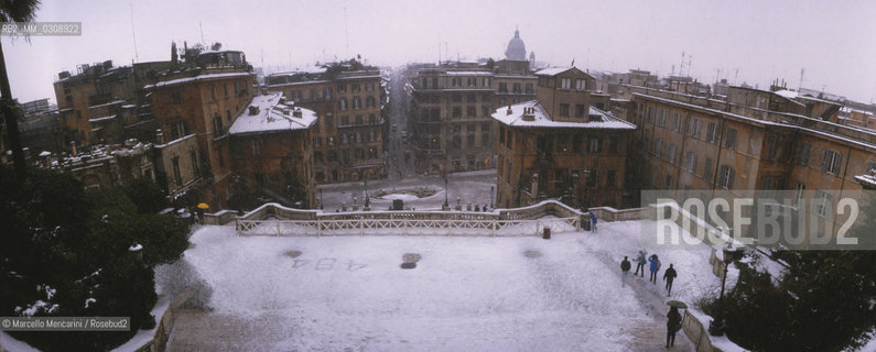 January 6; 1985. Snow in Rome. Piazza di Spagna view from Trinità dei Monti / 6 gennaio 1985. Neve a Roma. Piazza di Spagna vista da Trinità dei Monti - ©Marcello Mencarini/Rosebud2