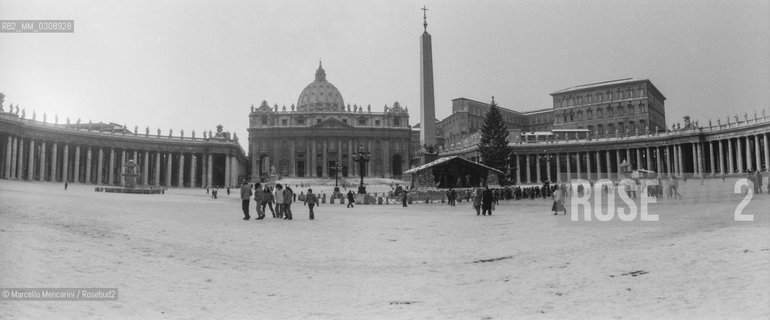 January 6, 1985. Snow in Rome: St. Peters Square / 6 gennaio 1985. Neve a Roma: piazza San Pietro - ©Marcello Mencarini/Rosebud2