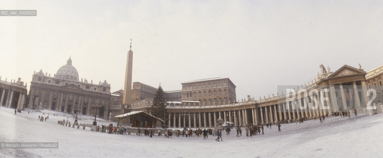 January 6, 1985. Snow in Rome: St. Peters Square / 6 gennaio 1985. Neve a Roma: piazza San Pietro - ©Marcello Mencarini/Rosebud2