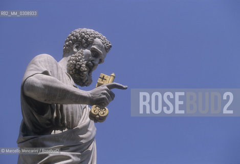 Vatican City, St. Peters statue in St. Peters Square / Città del Vaticsano, Statua di San Pietro in piazza San Pietro - ©Marcello Mencarini/Rosebud2