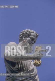 Vatican City, St. Peters statue in St. Peters Square / Città del Vaticsano, Statua di San Pietro in piazza San Pietro - ©Marcello Mencarini/Rosebud2