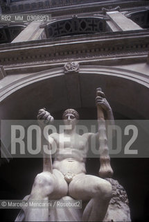 Rome, Statue in inner courtyard of Palazzo Altemps / Roma, Statua nel cortile interno di Palazzo Altemps - ©Marcello Mencarini/Rosebud2
