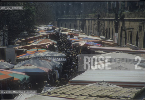 Rome, 1998. Porta Portese flea market in the Trastevere district / Roma, 1998. Il mercato di Porta Portese nel quartiere di Trastevere - ©Marcello Mencarini/Rosebud2