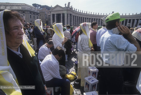 Vatican City, 1998. Pilgrims in St. Peters Square / Roma, 1998. Pellegrini in piazza San Pietro - ©Marcello Mencarini/Rosebud2