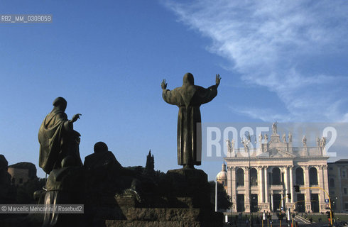 Rome, Monument to St. Francis and Basilca of St. John Lateran / Roma, Statua di San Francesco e Basilica di San Giovanni in Laterano - ©Marcello Mencarini/Rosebud2
