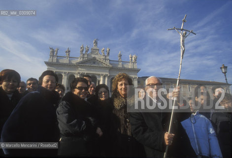 Rome, Pilgrims in front of St. John Lateran Basilica / Roma, Pellegrini di fronte alla Basilica di San Giovanni in Laterano - ©Marcello Mencarini/Rosebud2