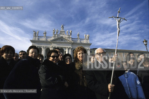 Rome, Pilgrims in front of St. John Lateran Basilica / Roma, Pellegrini di fronte alla Basilica di San Giovanni in Laterano - ©Marcello Mencarini/Rosebud2