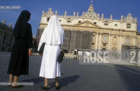 Vatican City, August 1999, Restoration works on the St. Peters Basilica facade / Città del Vaticano, agosto 1999. Lavori di restauro sulla facciata della Basilica di San Pietro - ©Marcello Mencarini/Rosebud2