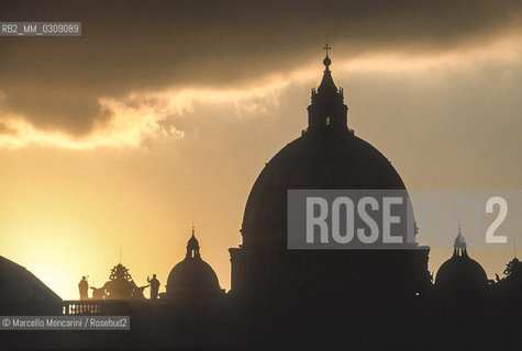 Silhouette of St. Peters Basilica in backlight / silhouette della Basilica di San Pietro in controluce - ©Marcello Mencarini/Rosebud2