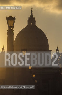 Silhouette of St. Peters Basilica in backlight / silhouette della Basilica di San Pietro in controluce - ©Marcello Mencarini/Rosebud2