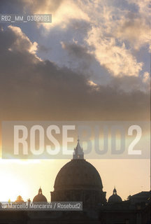 Silhouette of St. Peters Basilica in backlight / silhouette della Basilica di San Pietro in controluce - ©Marcello Mencarini/Rosebud2