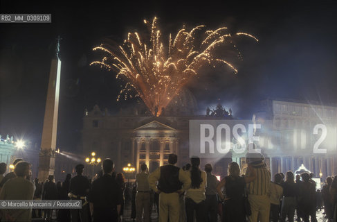 Vatican City, September 30, 1999. Fireworks for the restoration of St. Peters Basilica facade / Città del Vaticano, 30 settembre 1999. Fuochi dartificio per il restauro della Cupola della Basilica di San Pietro - ©Marcello Mencarini/Rosebud2