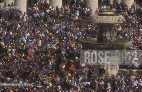 Vatican City, October 30, 1999. Meeting of Catholic Schools in St. Peters Square / Città del Vaticano, 30 ottobre 1999. Incontro delle scuole cattoliche in Piazza San Pietro - ©Marcello Mencarini/Rosebud2