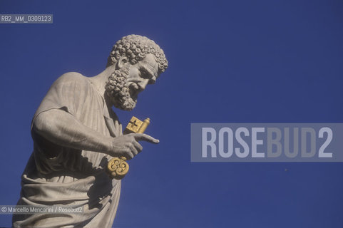 Vatican City, St. Peters statue in St. Peters Square / Città del Vaticano. Statua di San Pietro in piazza San Pietro - ©Marcello Mencarini/Rosebud2