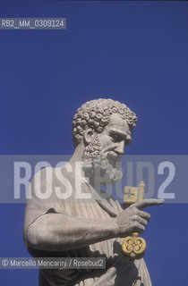 Vatican City, St. Peters statue in St. Peters Square / Città del Vaticano. Statua di San Pietro in piazza San Pietro - ©Marcello Mencarini/Rosebud2