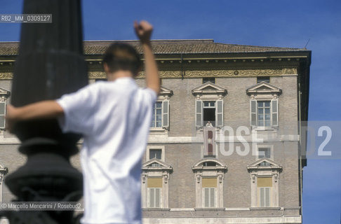 Vatican City, October 1999. Pope John Paul II at the window of Palazzo Apostolico in St. Peters Square for the Angelus prayer / Città del Vaticano, ottobre 1999. Papa Giovanni Paolo II affacciato alla finestra del palazzo Apostolico in piazza San Pietro per la preghiera dellAngelus - ©Marcello Mencarini/Rosebud2