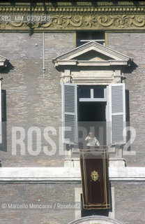 Vatican City, October 1999. Pope John Paul II at the window of Palazzo Apostolico in St. Peters Square for the Angelus prayer / Città del Vaticano, ottobre 1999. Papa Giovanni Paolo II affacciato alla finestra del palazzo Apostolico in piazza San Pietro per la preghiera dellAngelus - ©Marcello Mencarini/Rosebud2